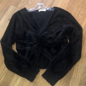 Long sleeve sweater.